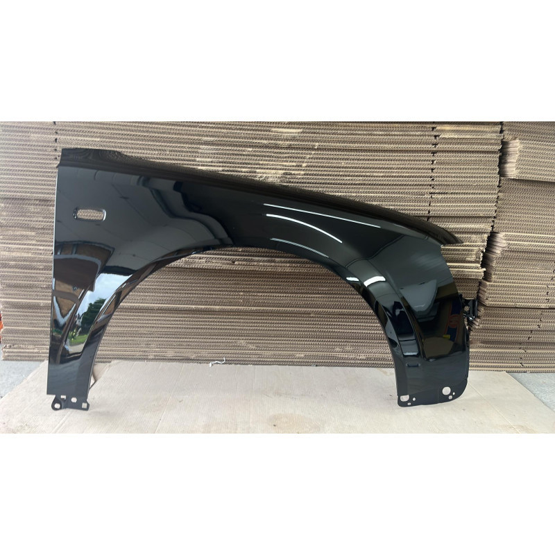 Audi A4 B6 Blotnik - LY9B - Okazja/Nowy! Prawy