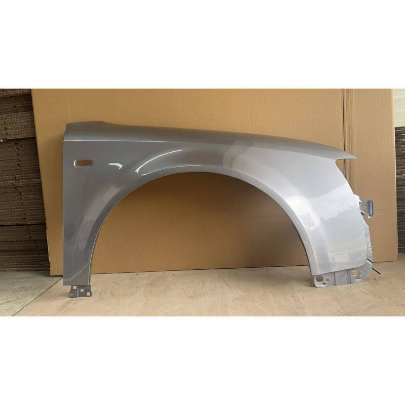 Audi A4 B6 Blotnik - LY7H - Okazja/Nowy Prawy